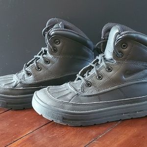 Nike youth size 1.5 ACG boot
